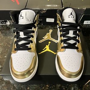 Nike Air Jordan 1 Metallic Gold/Black Size 7Y
